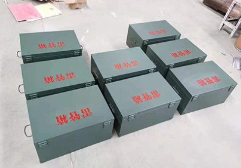 三都镇炸药箱和雷管箱一般是怎么存放的？